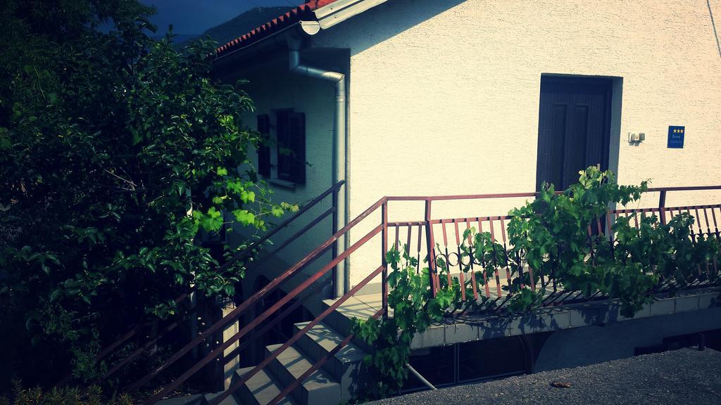 Apartmani Cempres Senj سينج الغرفة الصورة