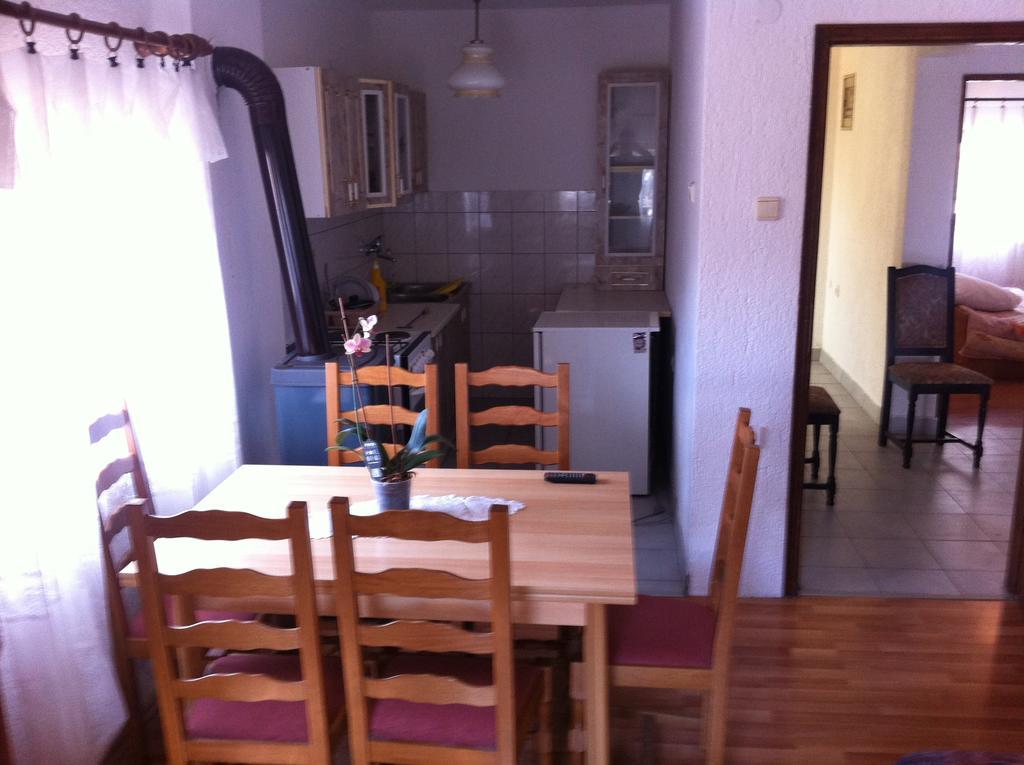 Apartmani Cempres Senj سينج الغرفة الصورة